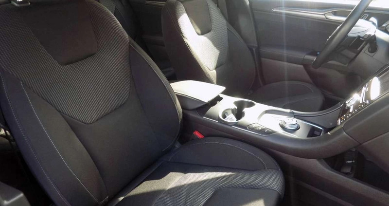 Ford Mondeo cena 104900 przebieg: 48500, rok produkcji 2019 z Szczecin małe 742